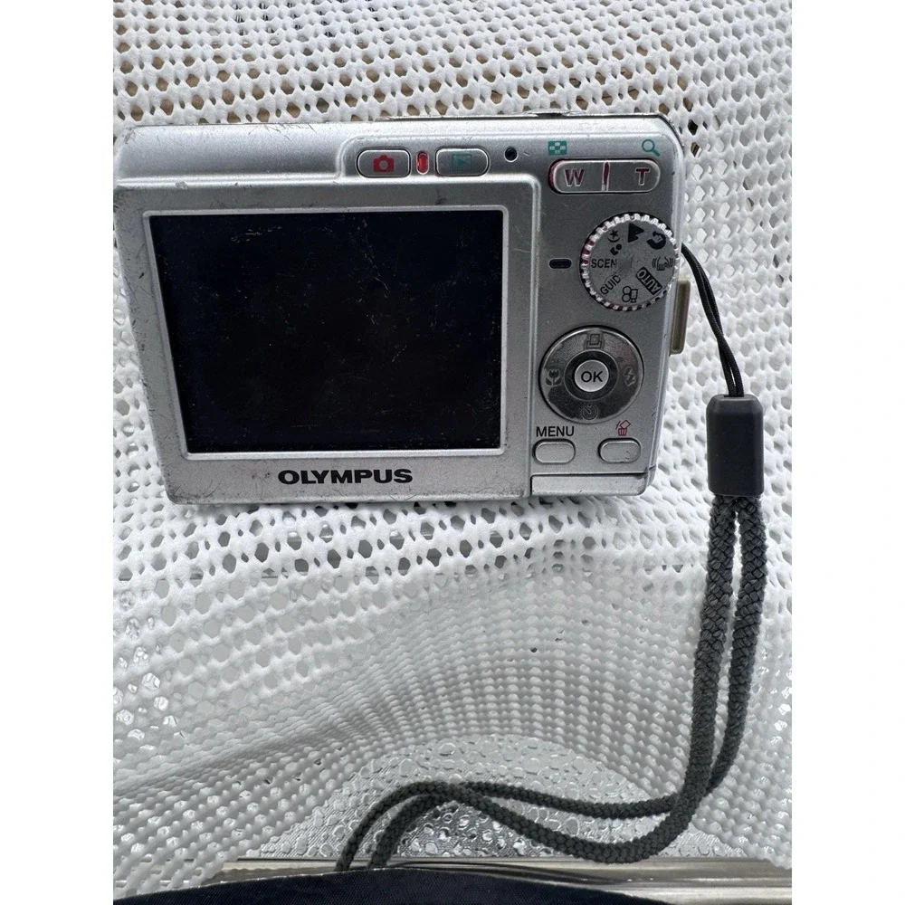 Olympus FE-180 6MP Digital Camera Parts Repair Powers On No Display Untested